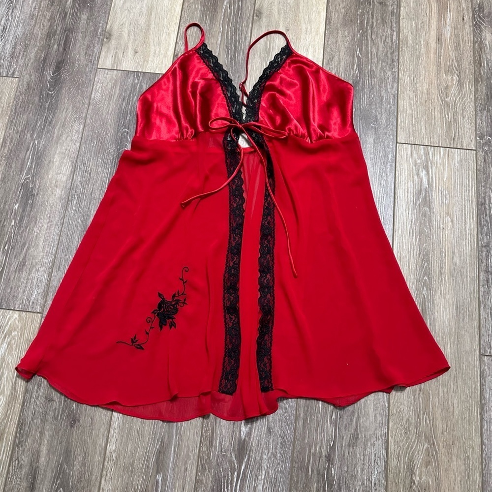 ❤️Red with black lace trimmed and black floral embroidered cover with ties front - Picture 3 of 9